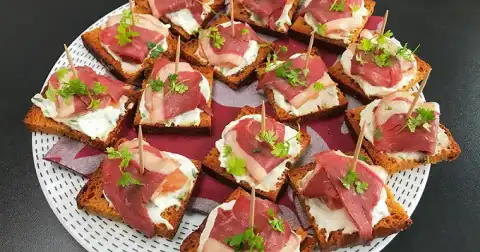 Toast magret canard fumé
