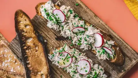 Tartine de rillettes de maquereau citronnées