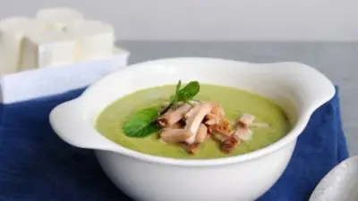 Velouté de petits pois aux petits-suisses