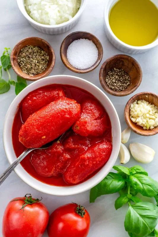 Ingrédients pré-portionnés dans des petits pots pour sauce marinara