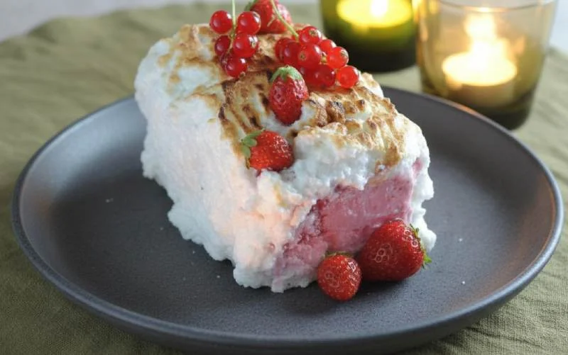 Bûche glacée aux fraises