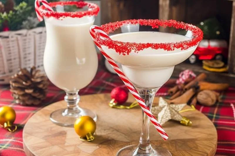 Martini de Noël au chocolat blanc et à la menthe poivrée
