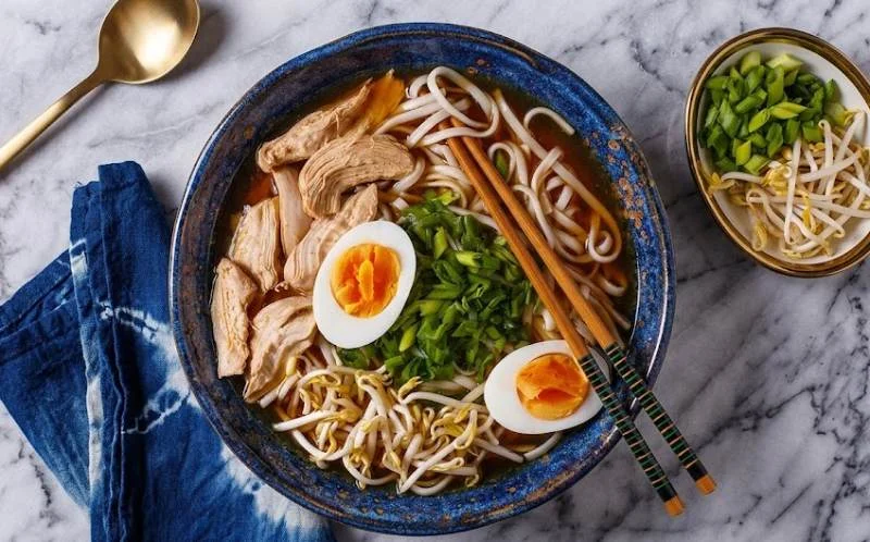 Ramen japonais au poulet fondant