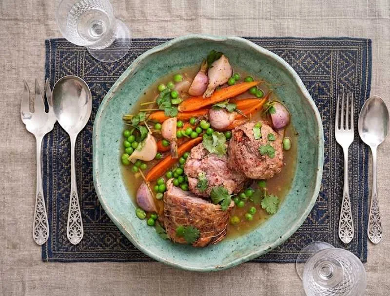 Gigot d’agneau aux épices et légumes : cuisson lente 7 heures inratable