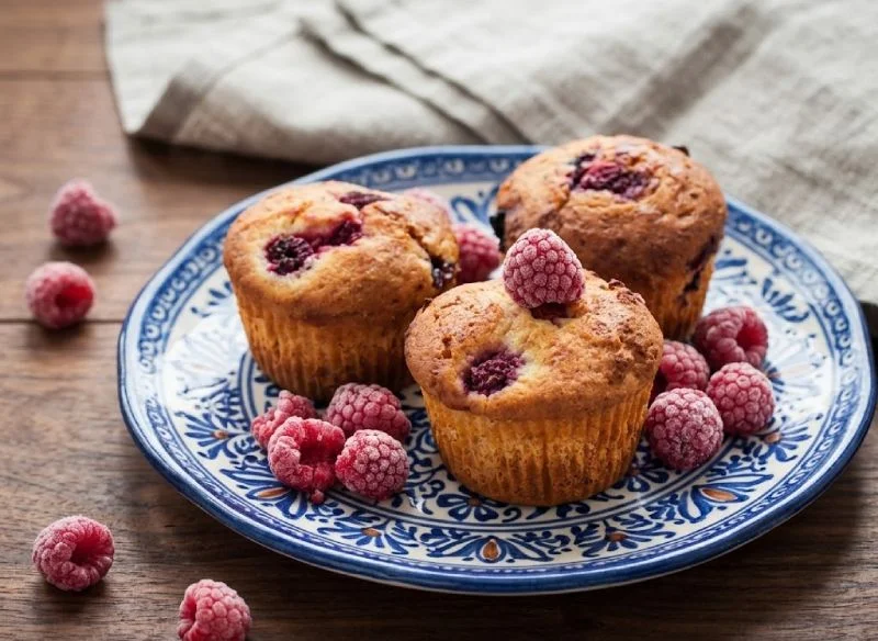 Muffins aux Framboises : La Recette Moelleuse et Parfumée qui Réussit à Tous les Coups
