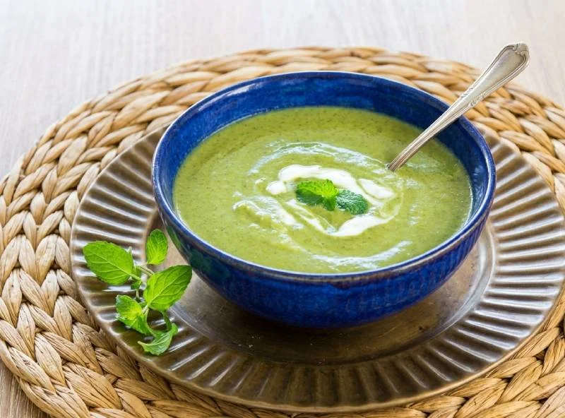 Soupe de Courgettes Onctueuse : La Recette Familiale Facile et Veloutée